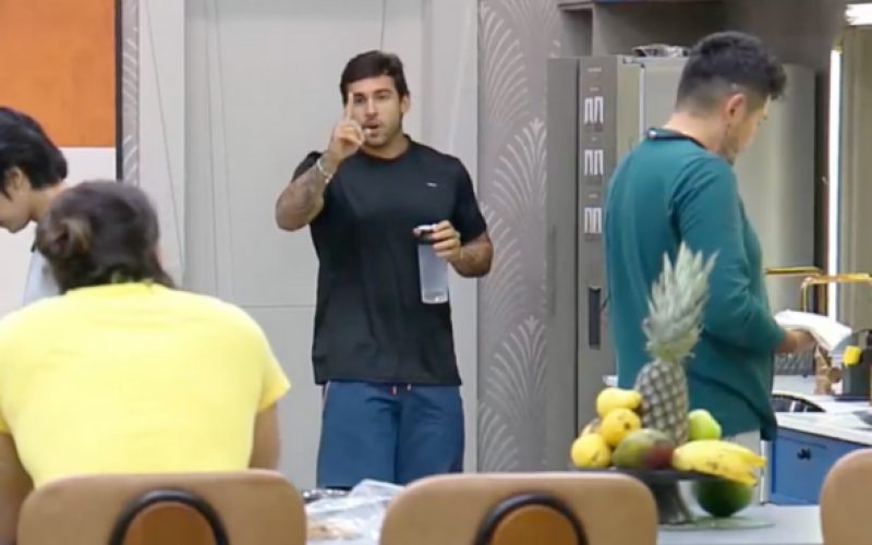 ‘Não tem papinho de joguinho’, dispara Rambo para Hadad durante briga