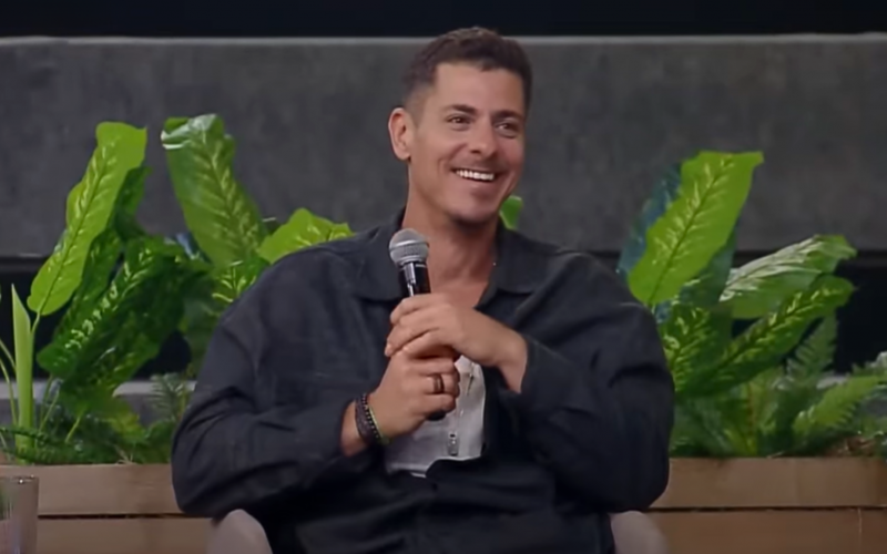 Sacha fala sobre controle emocional e opina: ‘O mérito maior de quem me deu esse prêmio, foi do grupo rival!’