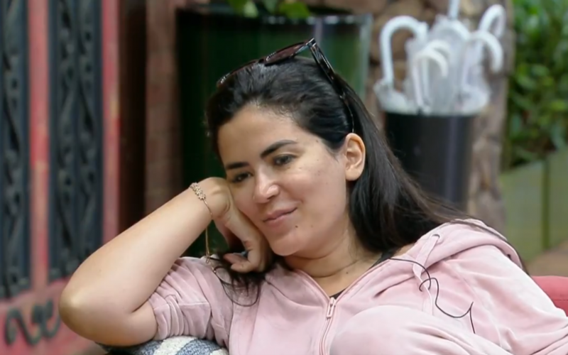 Sem carisma? Vanessa descobre que Flor e Gizelly falam mal dela pelas costas