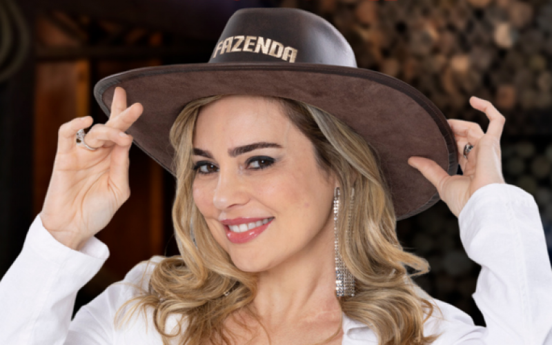 Sheherazade divulga foto com chapéu de A Fazenda e avisa: ‘Vem aí uma novidade’